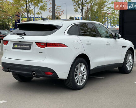 Білий Ягуар Ф-Пейс, об'ємом двигуна 2 л та пробігом 106 тис. км за 28000 $, фото 6 на Automoto.ua