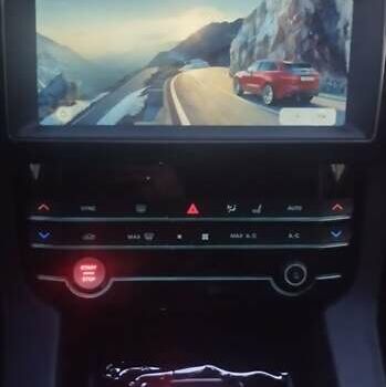 Белый Ягуар Ф-Пейс, объемом двигателя 2 л и пробегом 100 тыс. км за 29000 $, фото 26 на Automoto.ua