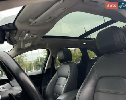 Білий Ягуар Ф-Пейс, об'ємом двигуна 2 л та пробігом 106 тис. км за 28000 $, фото 29 на Automoto.ua