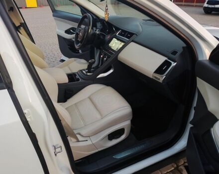Білий Ягуар Ф-Пейс, об'ємом двигуна 2 л та пробігом 117 тис. км за 17921 $, фото 5 на Automoto.ua