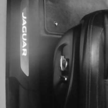 Белый Ягуар Ф-Пейс, объемом двигателя 2 л и пробегом 100 тыс. км за 29000 $, фото 17 на Automoto.ua