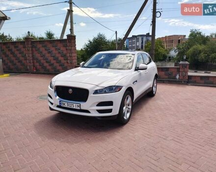 Белый Ягуар Ф-Пейс, объемом двигателя 2 л и пробегом 93 тыс. км за 19900 $, фото 8 на Automoto.ua