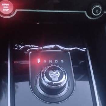 Белый Ягуар Ф-Пейс, объемом двигателя 2 л и пробегом 100 тыс. км за 29000 $, фото 25 на Automoto.ua