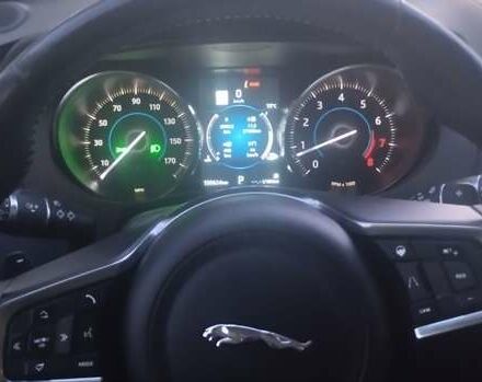 Белый Ягуар Ф-Пейс, объемом двигателя 2 л и пробегом 100 тыс. км за 29000 $, фото 29 на Automoto.ua