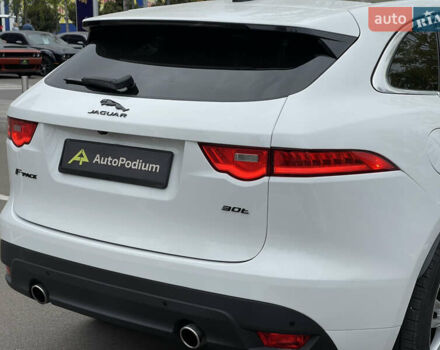 Білий Ягуар Ф-Пейс, об'ємом двигуна 2 л та пробігом 106 тис. км за 28000 $, фото 7 на Automoto.ua