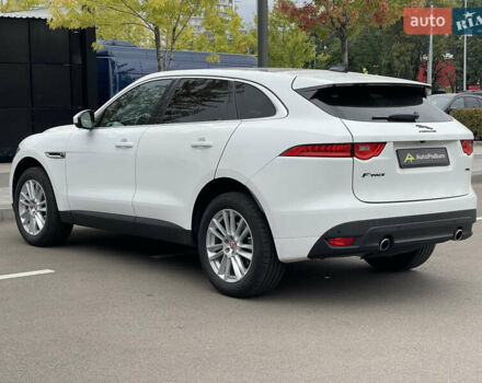 Білий Ягуар Ф-Пейс, об'ємом двигуна 2 л та пробігом 106 тис. км за 28000 $, фото 4 на Automoto.ua