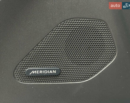 Білий Ягуар Ф-Пейс, об'ємом двигуна 2 л та пробігом 106 тис. км за 28000 $, фото 28 на Automoto.ua