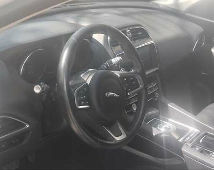 Белый Ягуар Ф-Пейс, объемом двигателя 2 л и пробегом 100 тыс. км за 29000 $, фото 44 на Automoto.ua