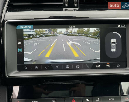 Білий Ягуар Ф-Пейс, об'ємом двигуна 2 л та пробігом 106 тис. км за 28000 $, фото 27 на Automoto.ua