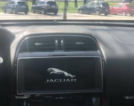 Белый Ягуар Ф-Пейс, объемом двигателя 2 л и пробегом 100 тыс. км за 29000 $, фото 42 на Automoto.ua