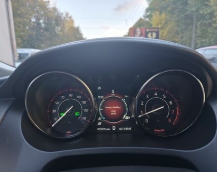 Білий Ягуар Ф-Пейс, об'ємом двигуна 2 л та пробігом 117 тис. км за 17921 $, фото 11 на Automoto.ua