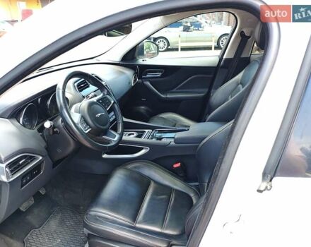 Белый Ягуар Ф-Пейс, объемом двигателя 2 л и пробегом 93 тыс. км за 19900 $, фото 20 на Automoto.ua