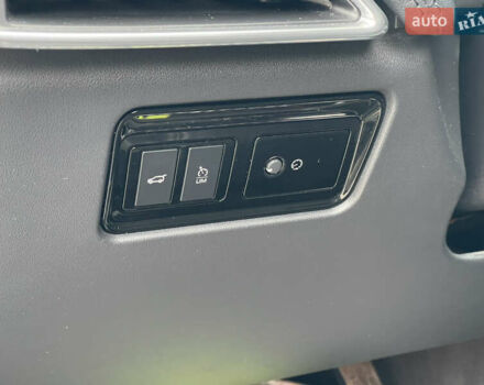 Білий Ягуар Ф-Пейс, об'ємом двигуна 2 л та пробігом 106 тис. км за 28000 $, фото 14 на Automoto.ua