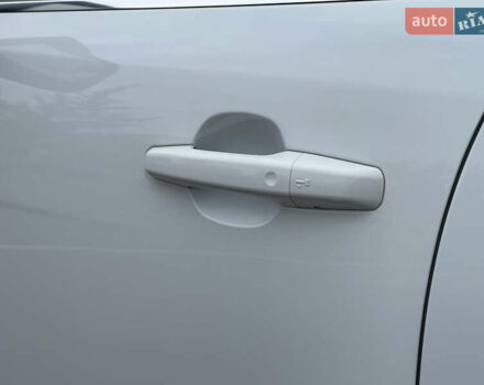 Білий Ягуар Ф-Пейс, об'ємом двигуна 2 л та пробігом 106 тис. км за 28000 $, фото 9 на Automoto.ua