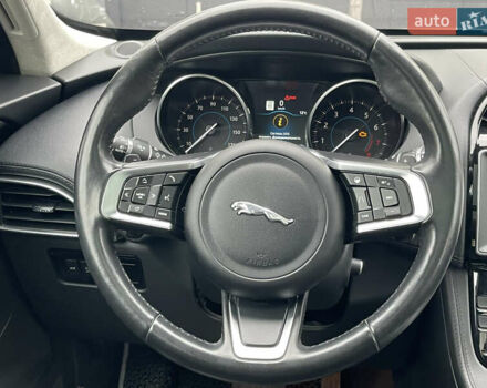 Білий Ягуар Ф-Пейс, об'ємом двигуна 2 л та пробігом 106 тис. км за 28000 $, фото 21 на Automoto.ua