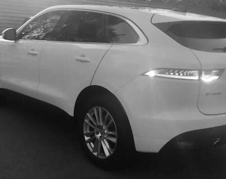 Белый Ягуар Ф-Пейс, объемом двигателя 2 л и пробегом 100 тыс. км за 29000 $, фото 22 на Automoto.ua
