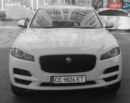 Белый Ягуар Ф-Пейс, объемом двигателя 2 л и пробегом 100 тыс. км за 29000 $, фото 4 на Automoto.ua