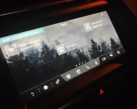 Білий Ягуар Ф-Пейс, об'ємом двигуна 2 л та пробігом 117 тис. км за 17921 $, фото 9 на Automoto.ua