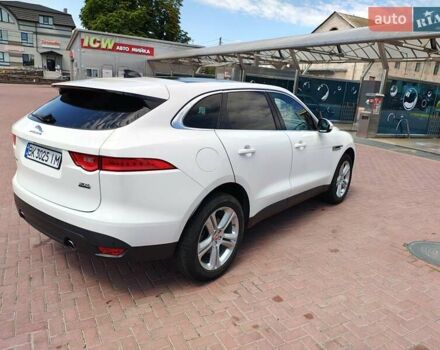 Белый Ягуар Ф-Пейс, объемом двигателя 2 л и пробегом 93 тыс. км за 19900 $, фото 11 на Automoto.ua