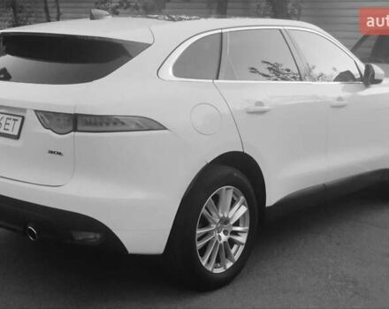 Белый Ягуар Ф-Пейс, объемом двигателя 2 л и пробегом 100 тыс. км за 29000 $, фото 6 на Automoto.ua