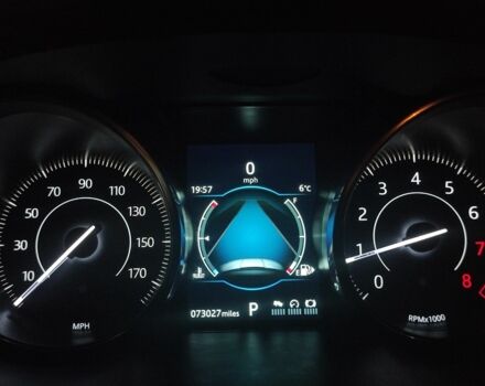 Білий Ягуар Ф-Пейс, об'ємом двигуна 2 л та пробігом 117 тис. км за 17921 $, фото 7 на Automoto.ua