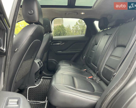 Білий Ягуар Ф-Пейс, об'ємом двигуна 2 л та пробігом 106 тис. км за 28000 $, фото 16 на Automoto.ua