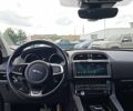 Білий Ягуар Ф-Пейс, об'ємом двигуна 2 л та пробігом 67 тис. км за 13000 $, фото 9 на Automoto.ua