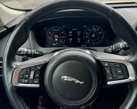 Белый Ягуар Ф-Пейс, объемом двигателя 3 л и пробегом 83 тыс. км за 27499 $, фото 3 на Automoto.ua