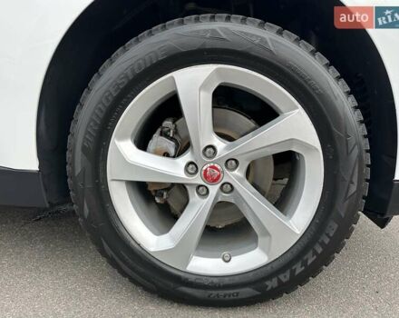 Білий Ягуар Ф-Пейс, об'ємом двигуна 2 л та пробігом 106 тис. км за 29900 $, фото 13 на Automoto.ua