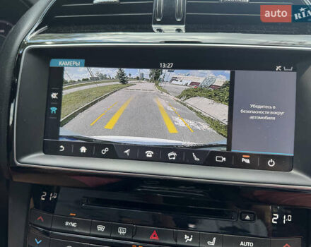 Белый Ягуар Ф-Пейс, объемом двигателя 2 л и пробегом 35 тыс. км за 35500 $, фото 19 на Automoto.ua