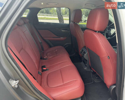 Белый Ягуар Ф-Пейс, объемом двигателя 2 л и пробегом 35 тыс. км за 35500 $, фото 27 на Automoto.ua