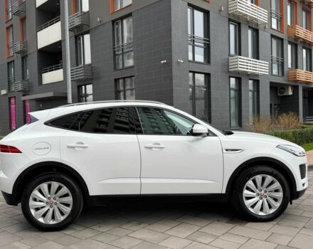 Белый Ягуар Ф-Пейс, объемом двигателя 2 л и пробегом 42 тыс. км за 27999 $, фото 6 на Automoto.ua