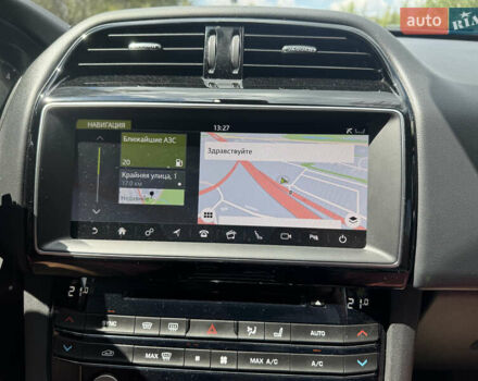 Белый Ягуар Ф-Пейс, объемом двигателя 2 л и пробегом 35 тыс. км за 35500 $, фото 18 на Automoto.ua