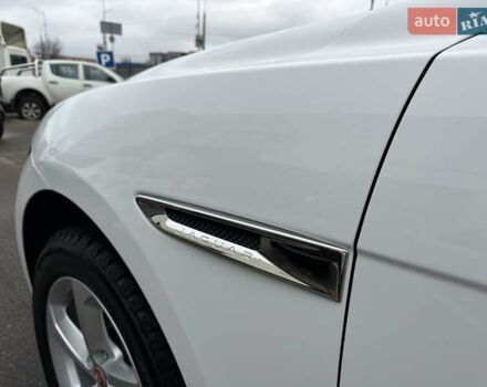 Білий Ягуар Ф-Пейс, об'ємом двигуна 2 л та пробігом 106 тис. км за 29900 $, фото 15 на Automoto.ua