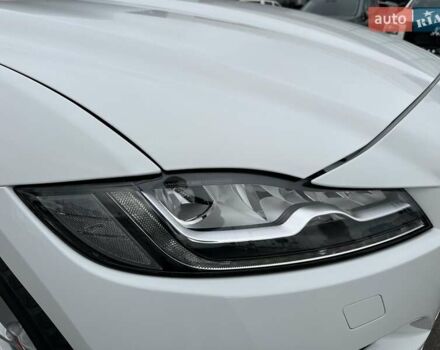 Білий Ягуар Ф-Пейс, об'ємом двигуна 2 л та пробігом 106 тис. км за 29900 $, фото 12 на Automoto.ua