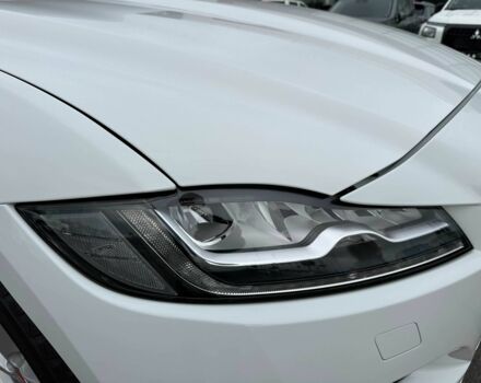 Белый Ягуар Ф-Пейс, объемом двигателя 2 л и пробегом 106 тыс. км за 29900 $, фото 10 на Automoto.ua