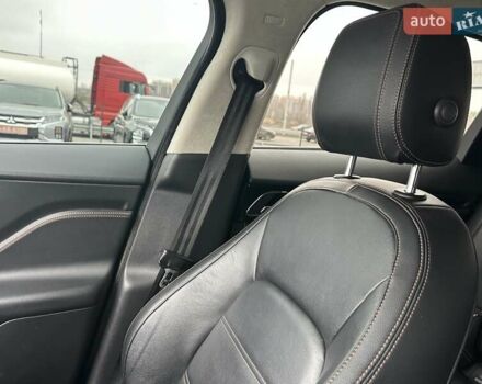Білий Ягуар Ф-Пейс, об'ємом двигуна 2 л та пробігом 106 тис. км за 29900 $, фото 27 на Automoto.ua