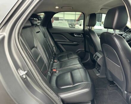 Белый Ягуар Ф-Пейс, объемом двигателя 2 л и пробегом 106 тыс. км за 29900 $, фото 17 на Automoto.ua