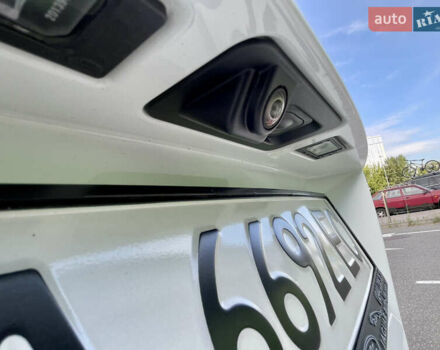 Білий Ягуар Ф-Пейс, об'ємом двигуна 2 л та пробігом 108 тис. км за 32000 $, фото 23 на Automoto.ua