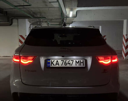 Белый Ягуар Ф-Пейс, объемом двигателя 3 л и пробегом 27 тыс. км за 29300 $, фото 4 на Automoto.ua