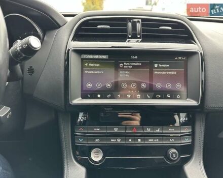 Білий Ягуар Ф-Пейс, об'ємом двигуна 2 л та пробігом 106 тис. км за 29900 $, фото 25 на Automoto.ua