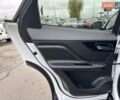 Білий Ягуар Ф-Пейс, об'ємом двигуна 2 л та пробігом 106 тис. км за 29900 $, фото 34 на Automoto.ua