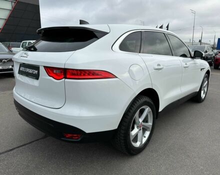 Белый Ягуар Ф-Пейс, объемом двигателя 2 л и пробегом 106 тыс. км за 29900 $, фото 6 на Automoto.ua