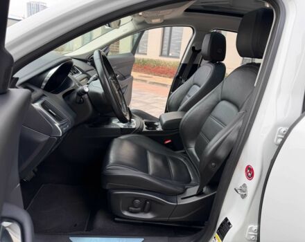 Белый Ягуар Ф-Пейс, объемом двигателя 2 л и пробегом 42 тыс. км за 27999 $, фото 14 на Automoto.ua