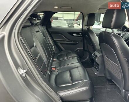 Білий Ягуар Ф-Пейс, об'ємом двигуна 2 л та пробігом 106 тис. км за 29900 $, фото 35 на Automoto.ua