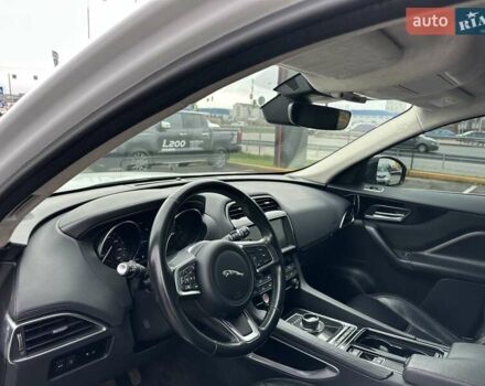Білий Ягуар Ф-Пейс, об'ємом двигуна 2 л та пробігом 106 тис. км за 29900 $, фото 17 на Automoto.ua
