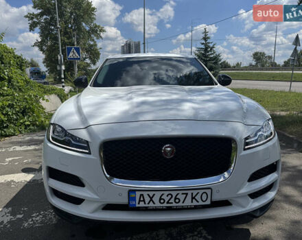 Белый Ягуар Ф-Пейс, объемом двигателя 2 л и пробегом 35 тыс. км за 35500 $, фото 1 на Automoto.ua