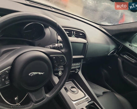 Білий Ягуар Ф-Пейс, об'ємом двигуна 2 л та пробігом 96 тис. км за 11000 $, фото 9 на Automoto.ua