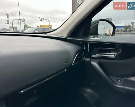 Білий Ягуар Ф-Пейс, об'ємом двигуна 2 л та пробігом 106 тис. км за 29900 $, фото 29 на Automoto.ua