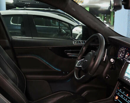 Белый Ягуар Ф-Пейс, объемом двигателя 3 л и пробегом 27 тыс. км за 29300 $, фото 19 на Automoto.ua